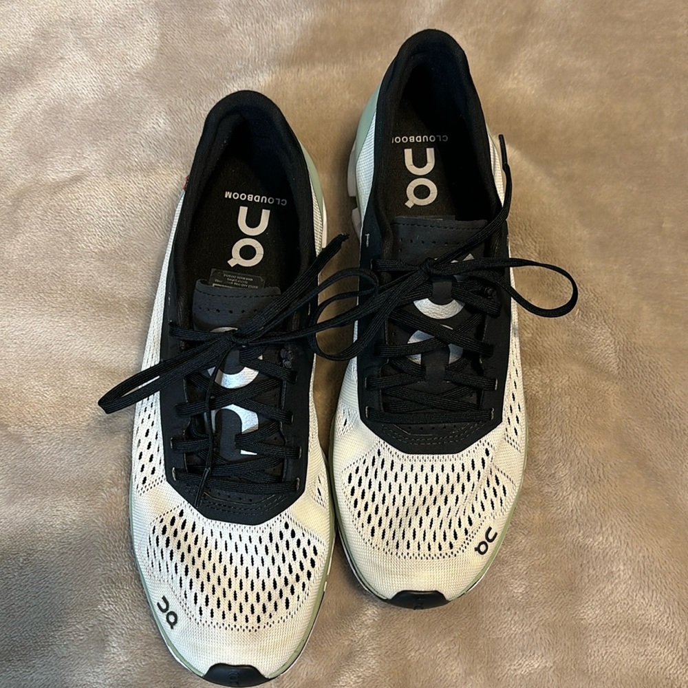 On cloud 7.5 green white cloudboom running/hiking tennis shoe